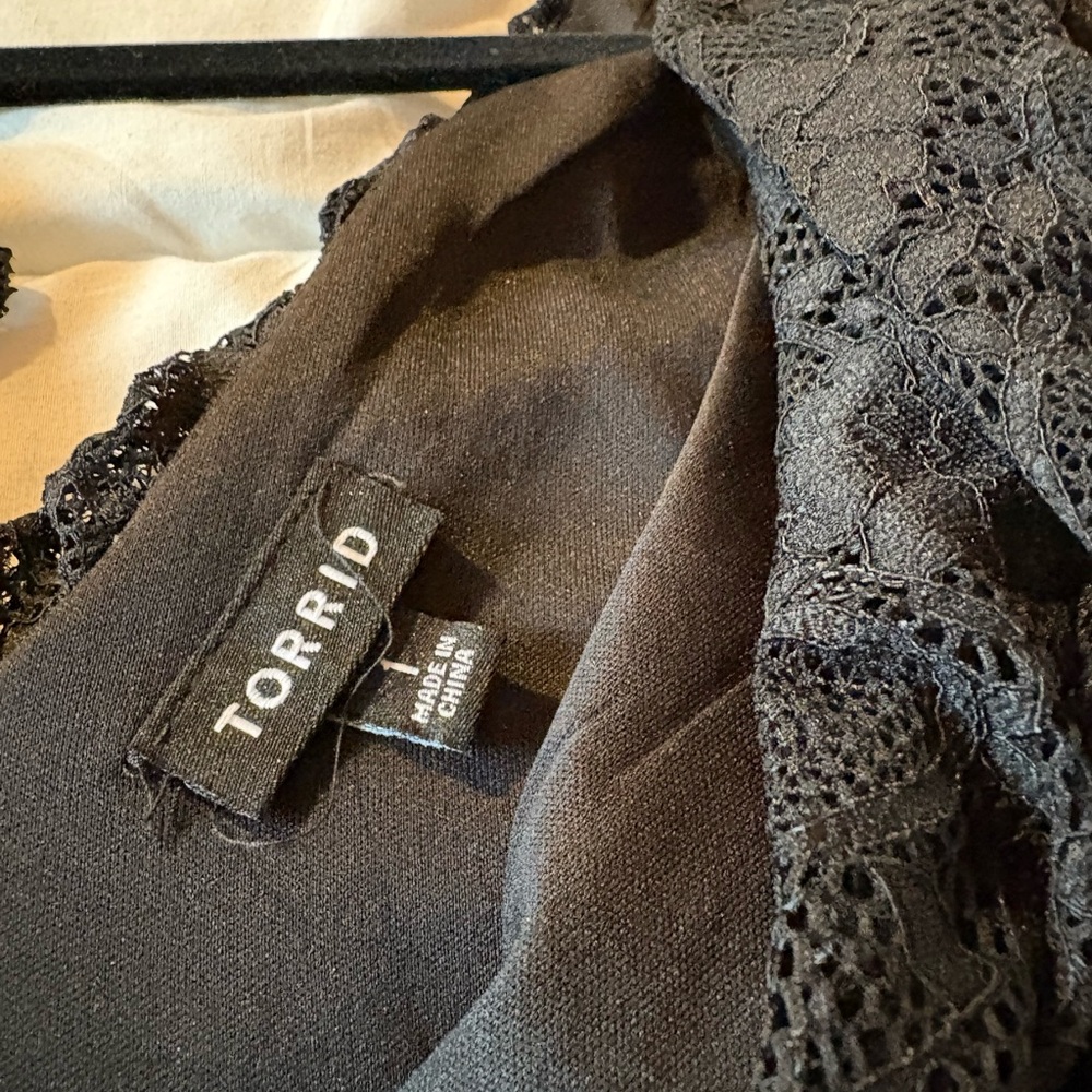 Torrid Lace LBD sz1 - Picture 2 of 9